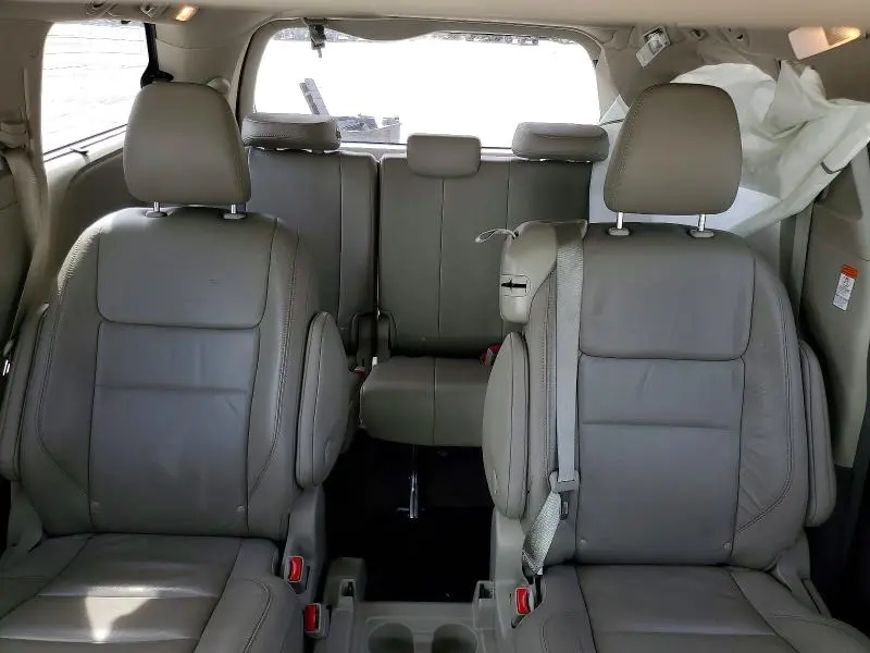 2016 TOYOTA SIENNA XLE PREMIUM 8-PASSENGER  