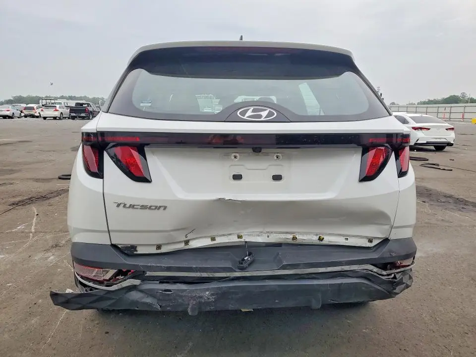 2022 HYUNDAI TUCSON SE  