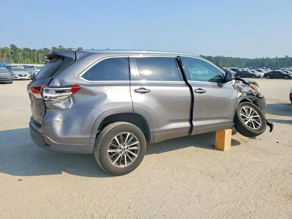 2017 TOYOTA HIGHLANDER XLE  