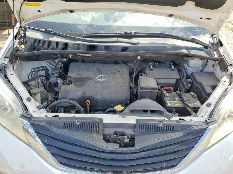 2012 TOYOTA SIENNA LE 8-PASSENGER  