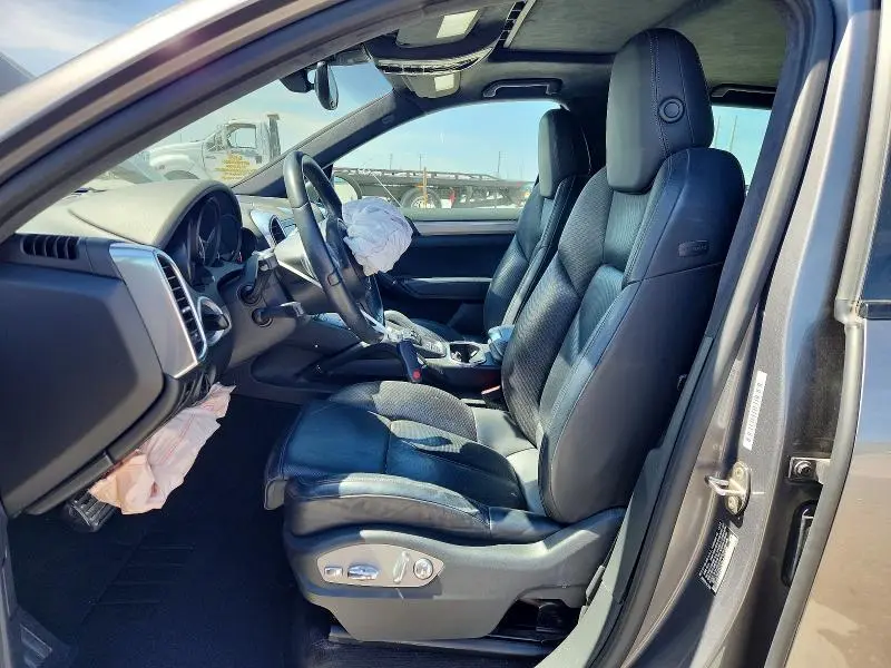 2013 PORSCHE CAYENNE GTS  