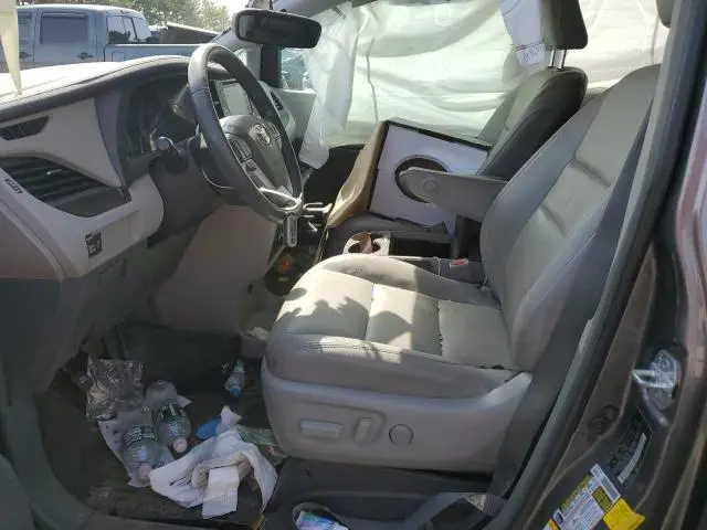 2019 TOYOTA SIENNA XLE  