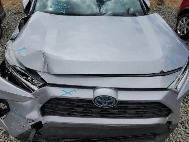 2021 TOYOTA RAV4 XLE  