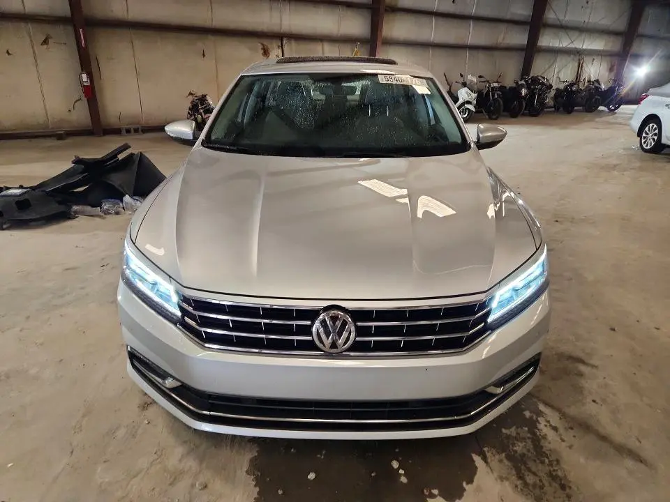 2018 VOLKSWAGEN PASSAT SE  
