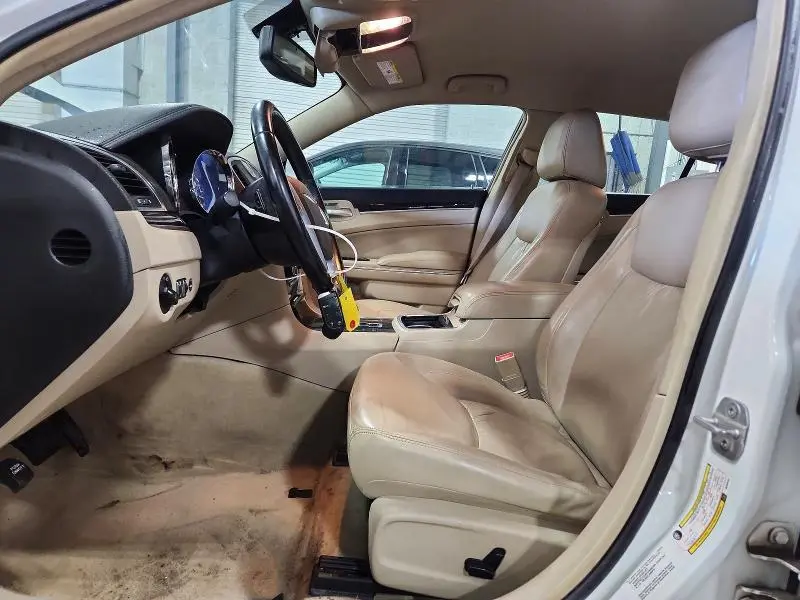 2011 CHRYSLER 300 LIMITED  