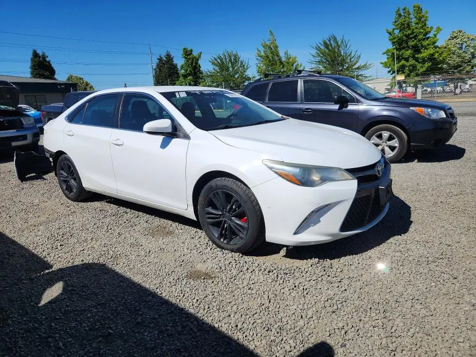 2016 TOYOTA CAMRY SE  