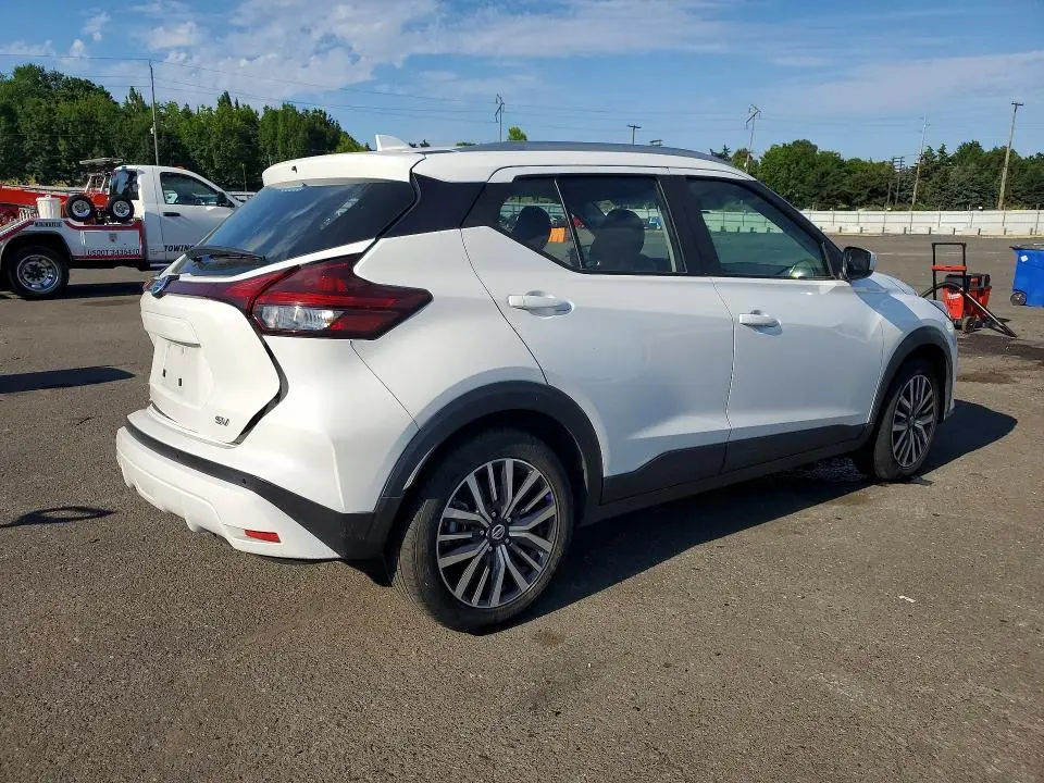 2021 NISSAN KICKS SV  