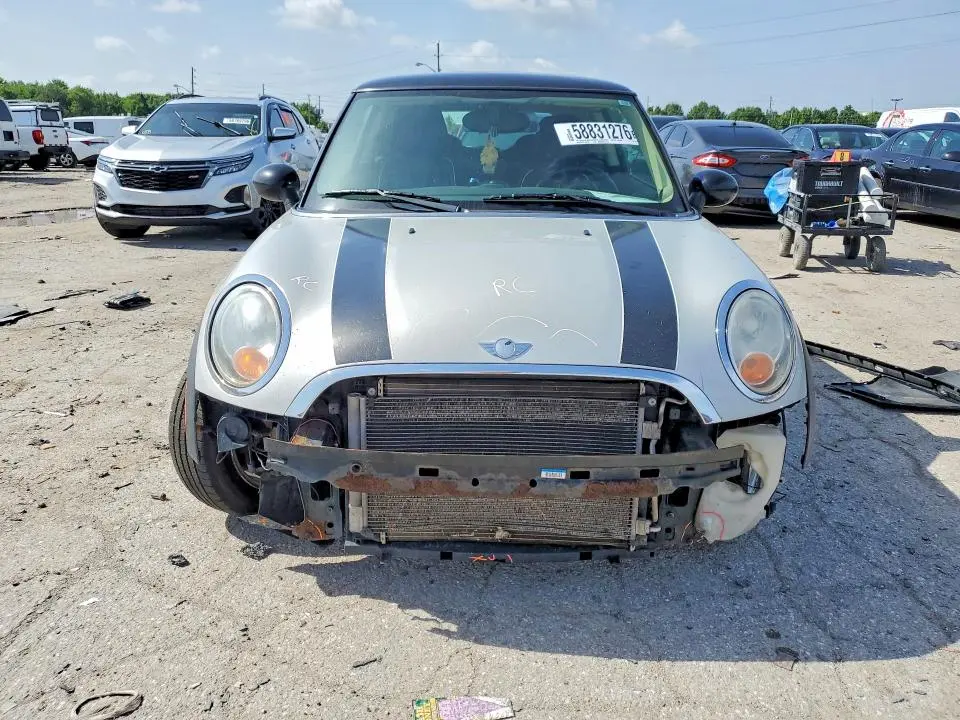 2011 MINI COOPER   