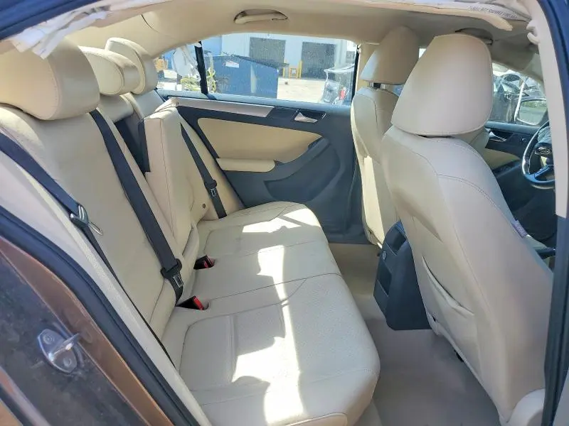2015 VOLKSWAGEN JETTA SE  
