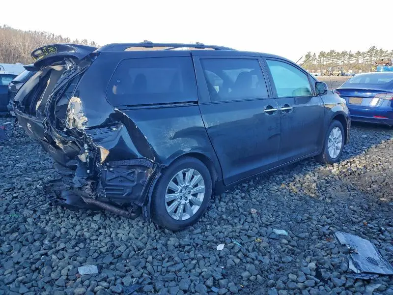 2013 TOYOTA SIENNA XLE  