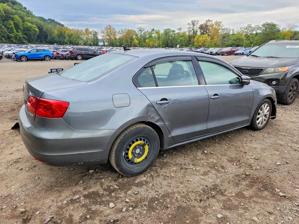 2013 VOLKSWAGEN JETTA SE  