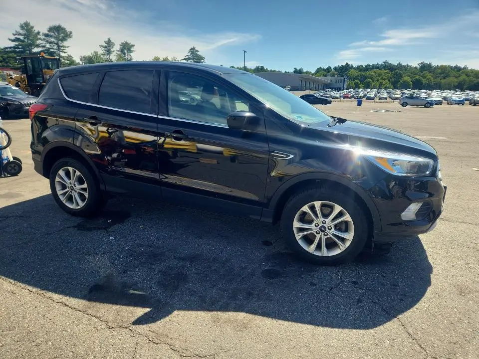 2019 FORD ESCAPE SE  
