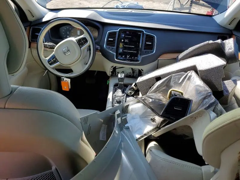 2021 VOLVO XC90 T6 MOMENTUM  