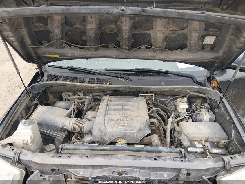 2015 TOYOTA SEQUOIA SR5 5.7L V8