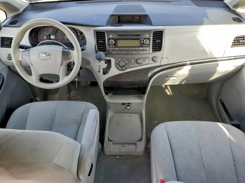 2013 TOYOTA SIENNA   