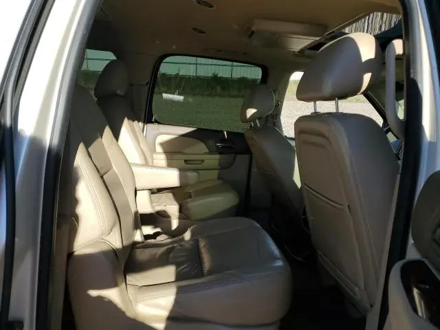 2011 CHEVROLET SUBURBAN K1500 LTZ  