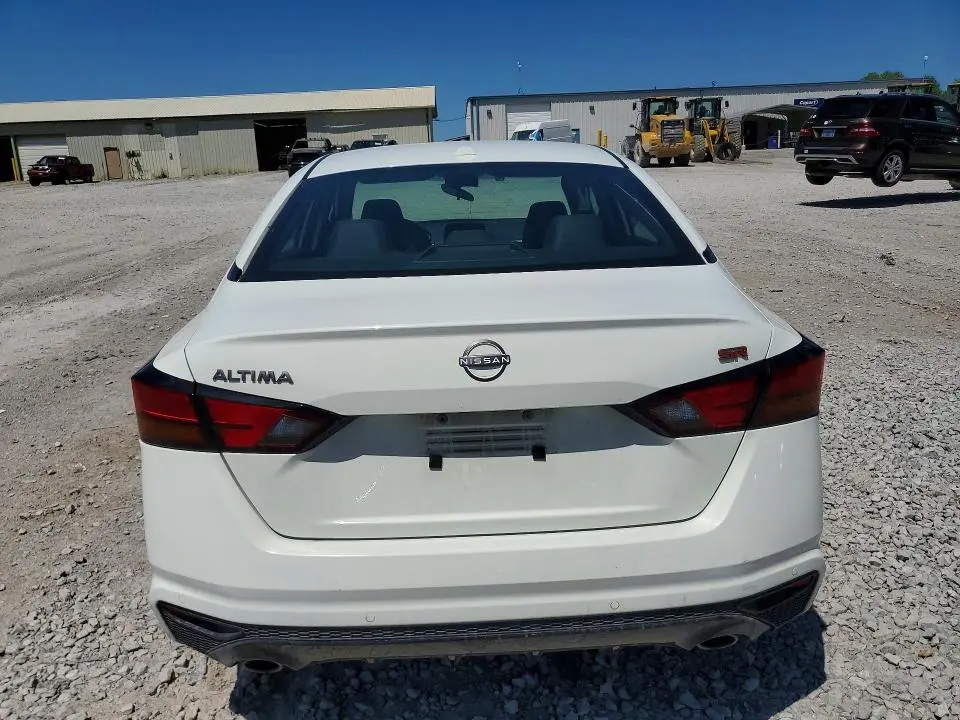2024 NISSAN ALTIMA SR  