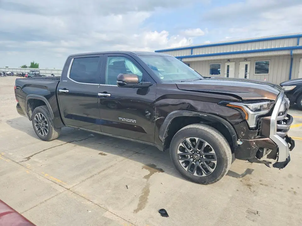 2025 TOYOTA TUNDRA CREWMAX LIMITED  
