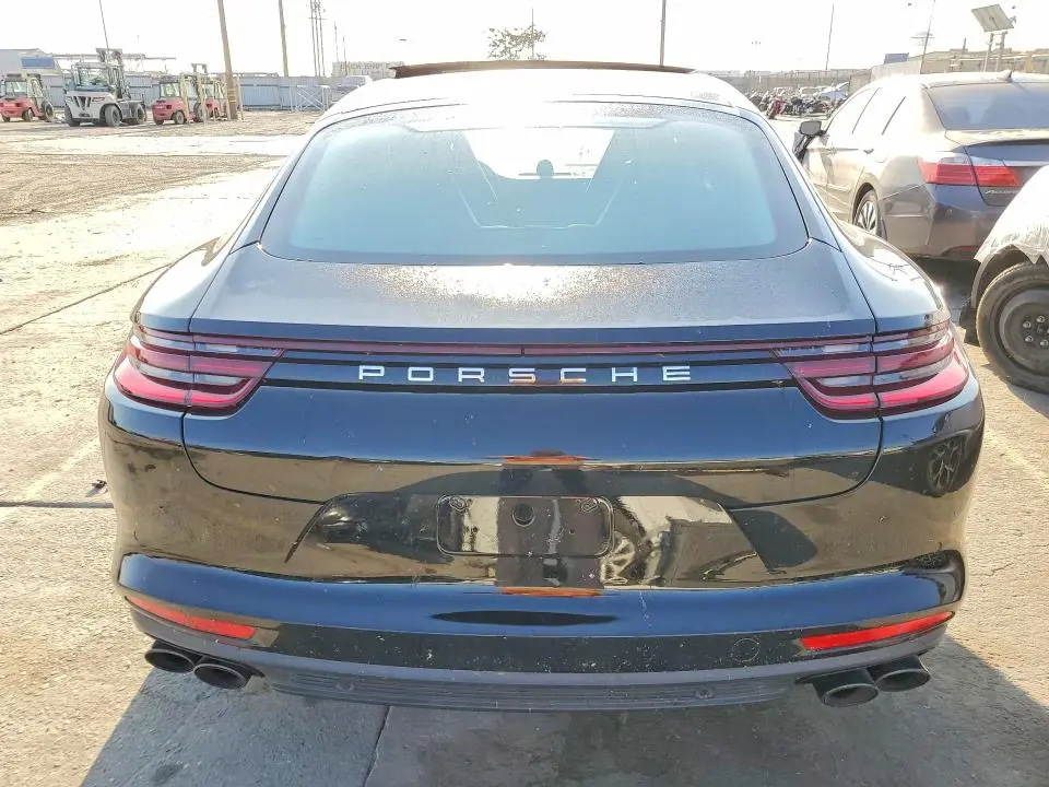 2018 PORSCHE PANAMERA 4  