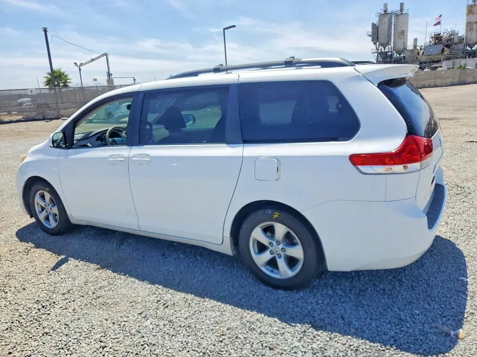 2012 TOYOTA SIENNA LE  
