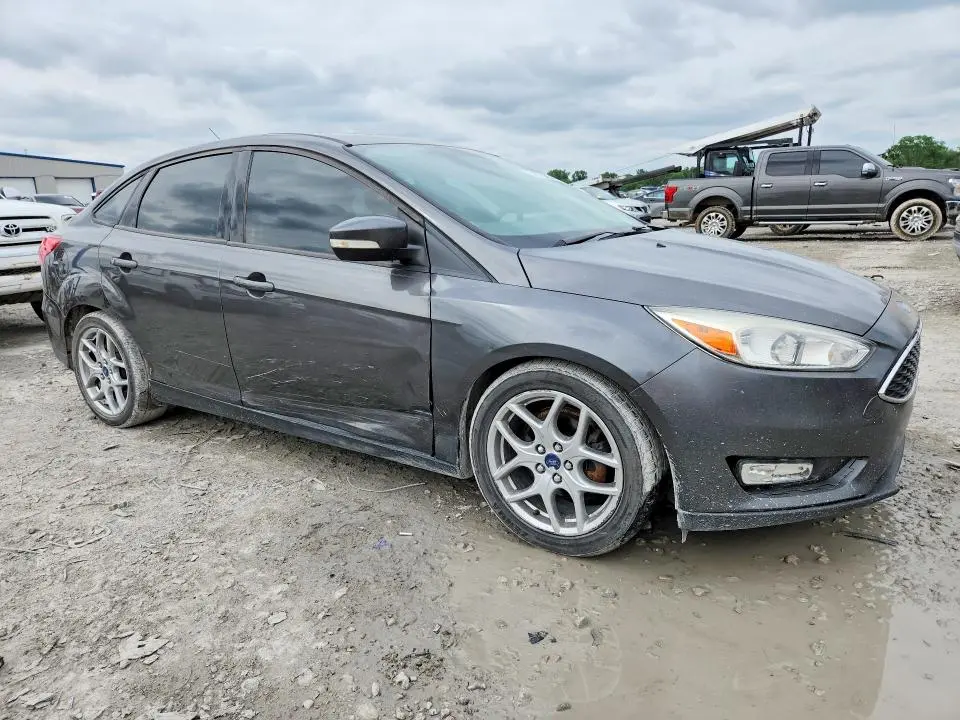 2015 FORD FOCUS SE  