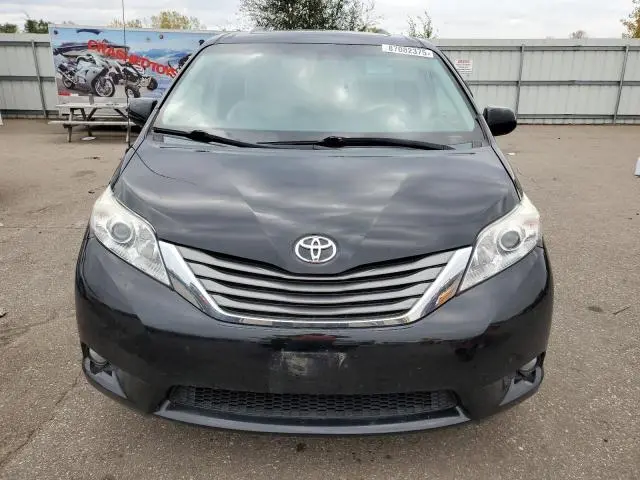 2014 TOYOTA SIENNA XLE  