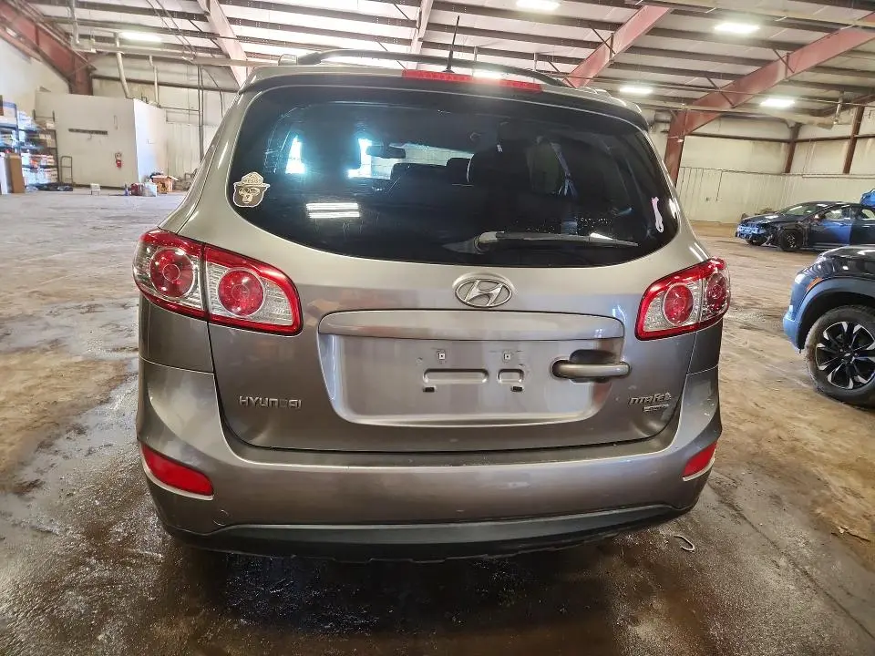 2011 HYUNDAI SANTA FE SE  
