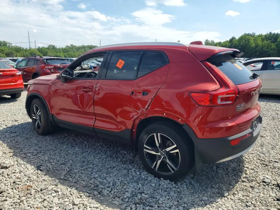 2023 VOLVO XC40 CORE  