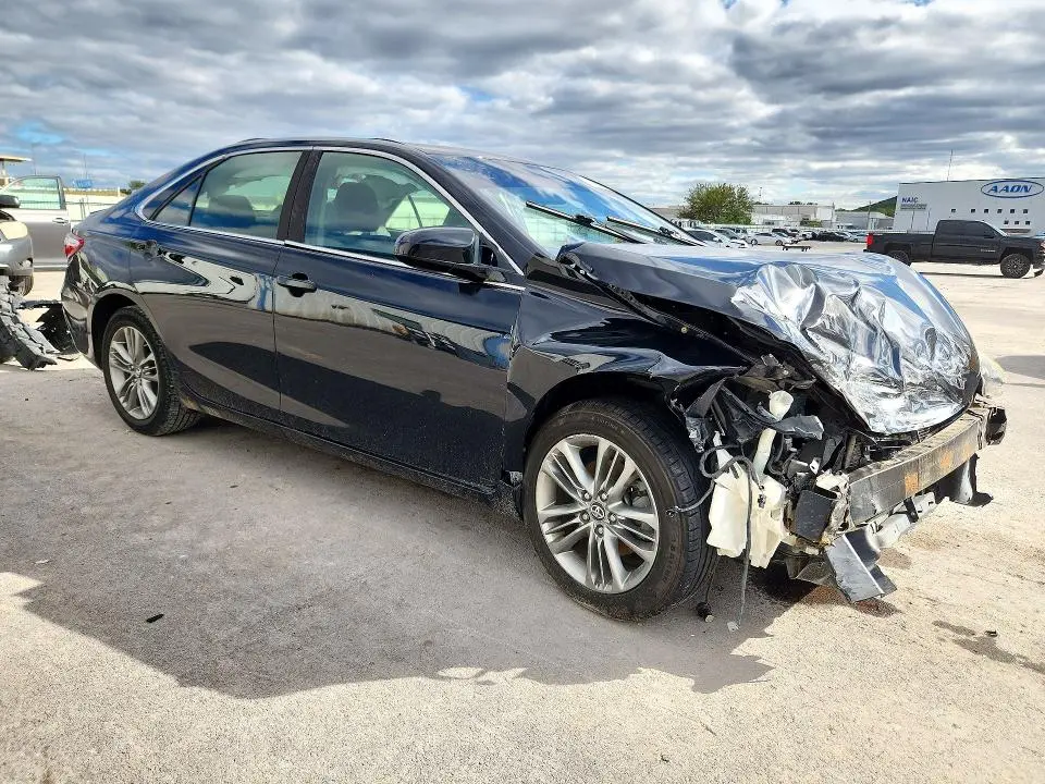 2017 TOYOTA CAMRY SE  