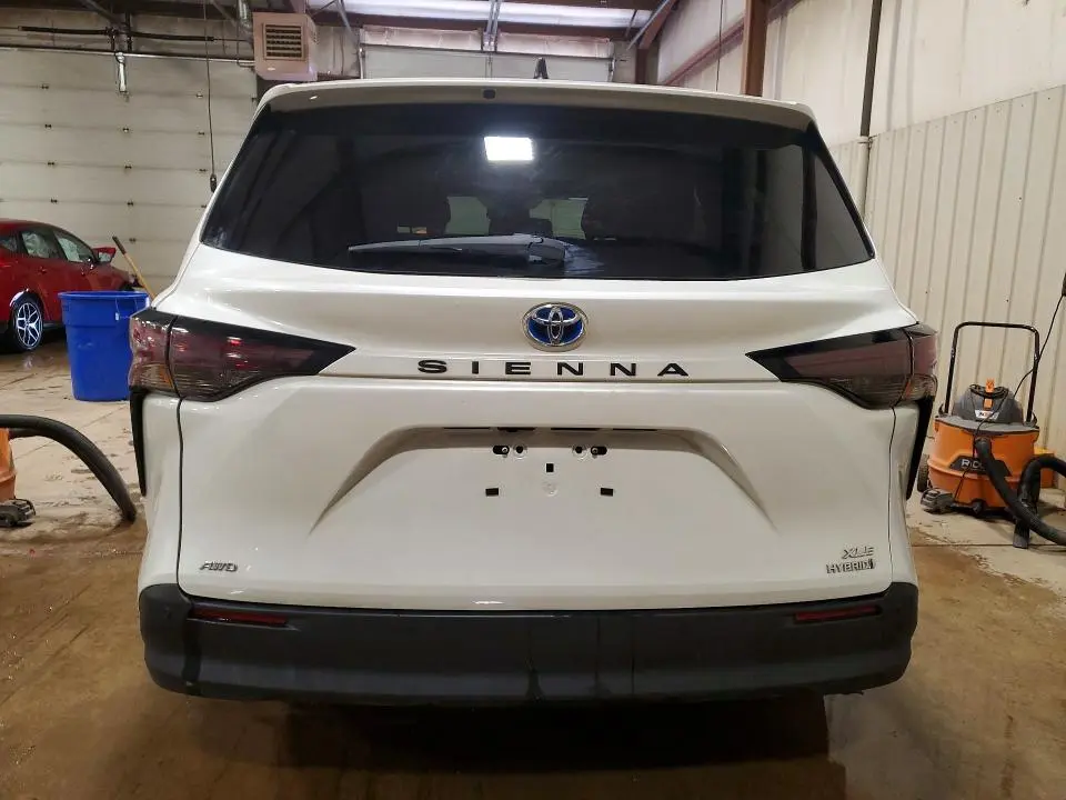 2024 TOYOTA SIENNA XLE 7-PASSENGER  