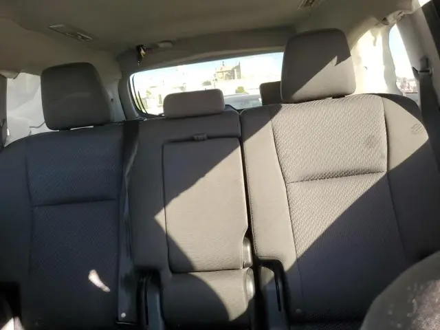 2016 TOYOTA HIGHLANDER LE  