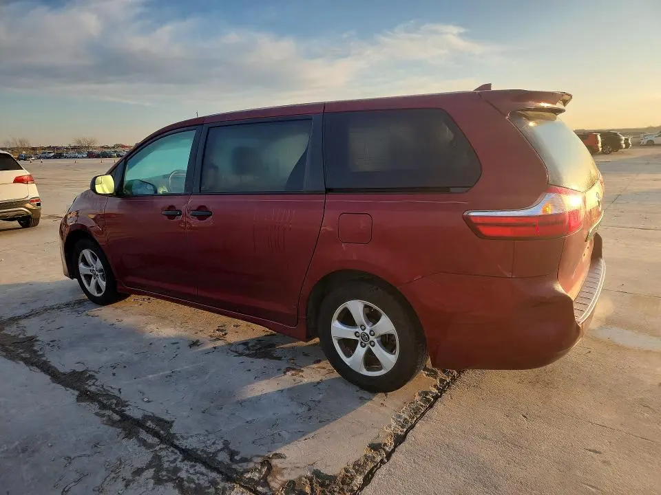 2019 TOYOTA SIENNA   
