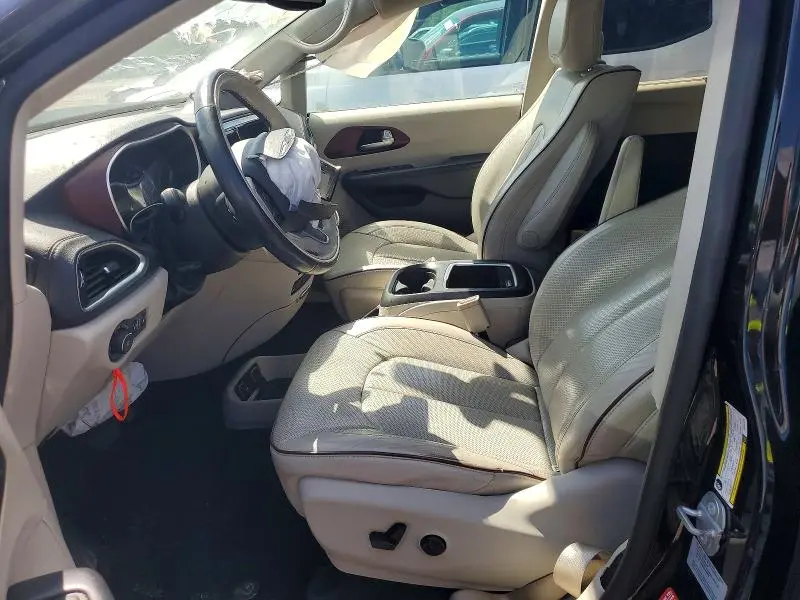 2017 CHRYSLER PACIFICA LIMITED  