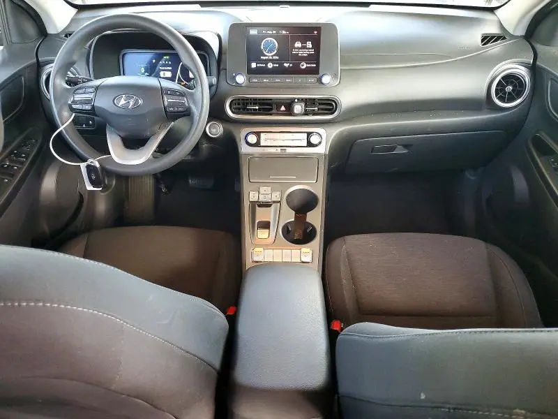 2023 HYUNDAI KONA SE  