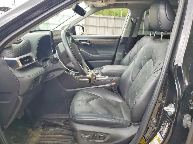 2023 TOYOTA HIGHLANDER PLATINUM  