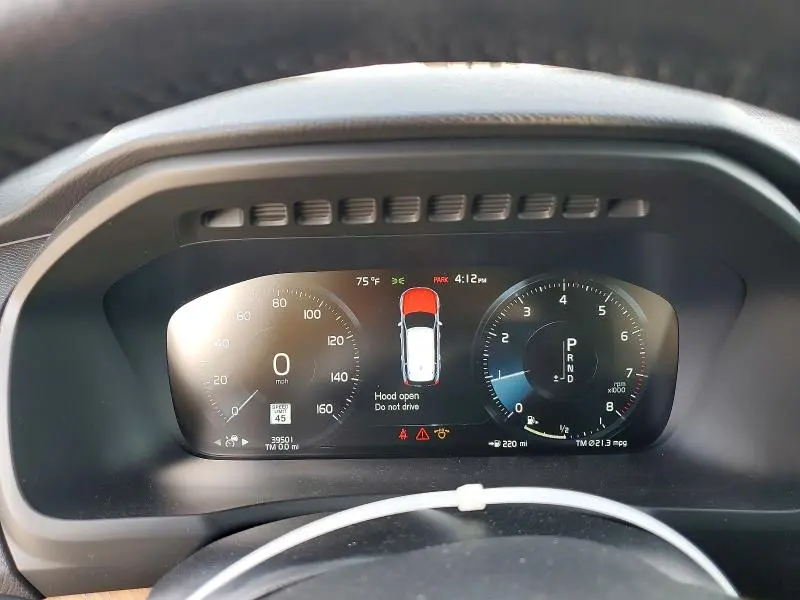 2022 VOLVO XC90 T6 MOMENTUM  