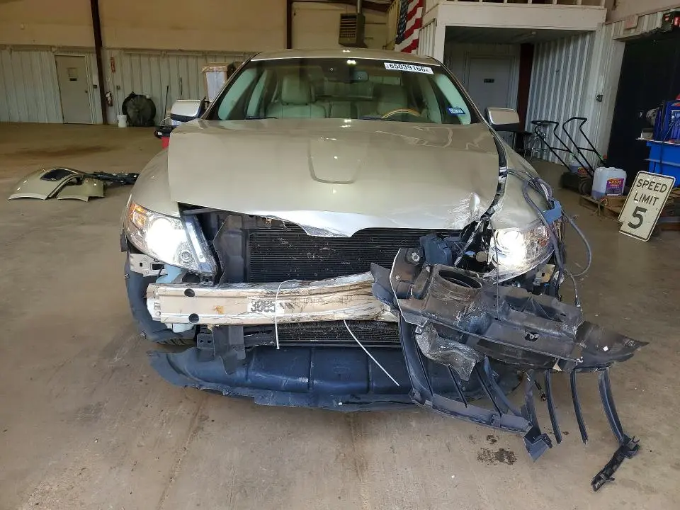 2011 LINCOLN MKS   