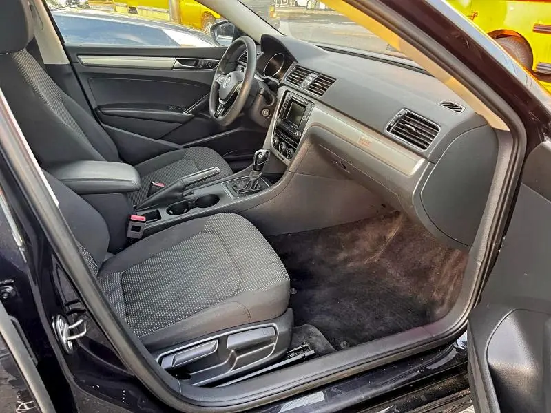 2017 VOLKSWAGEN PASSAT S  