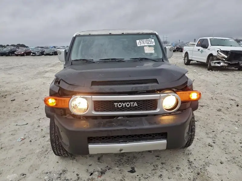 2011 TOYOTA FJ CRUISER   