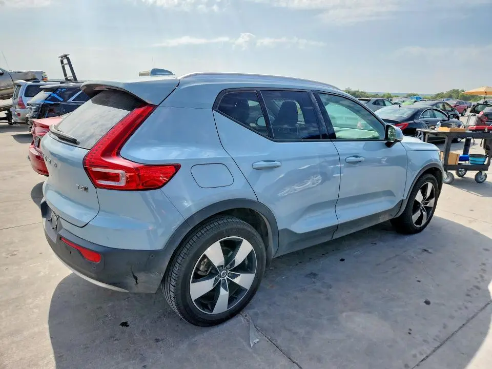 2019 VOLVO XC40 T5 MOMENTUM  