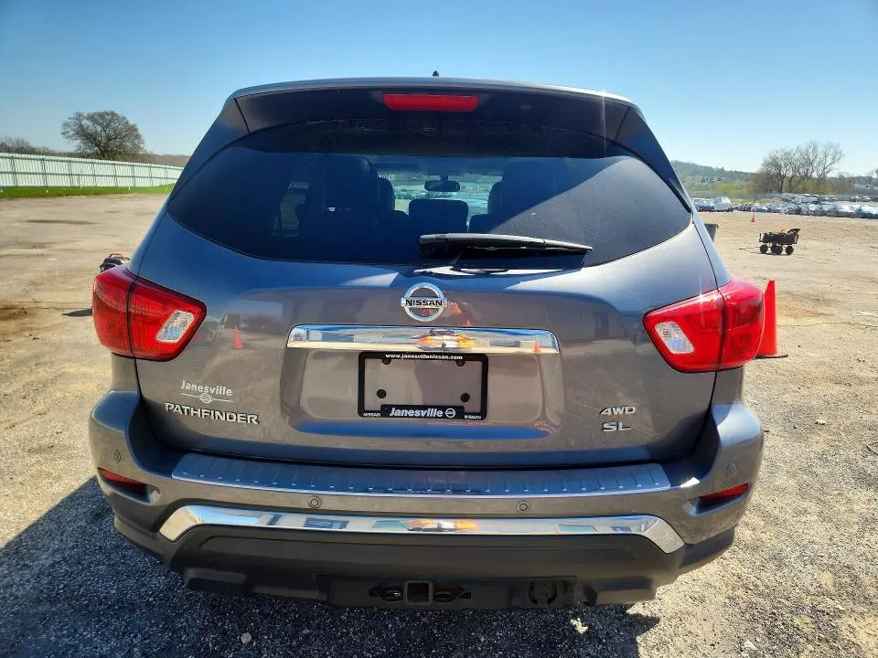 2017 NISSAN PATHFINDER SL  