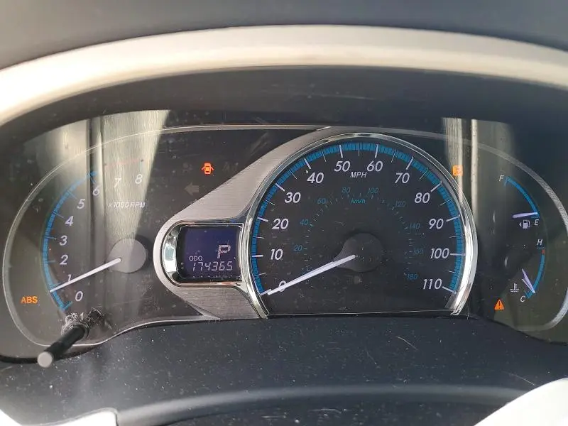 2013 TOYOTA SIENNA XLE 8-PASSENGER  