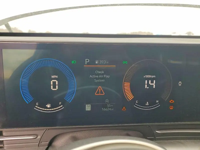 2024 HYUNDAI KONA SE  