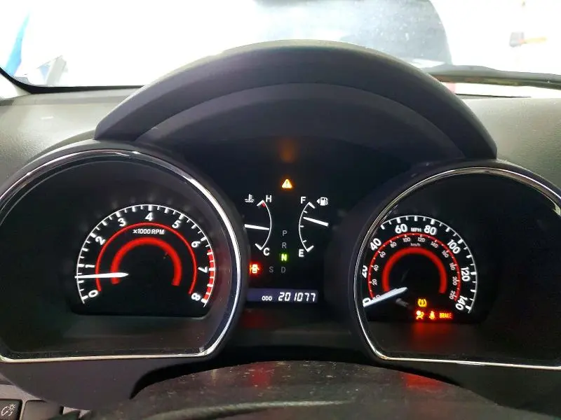 2011 TOYOTA HIGHLANDER SE  