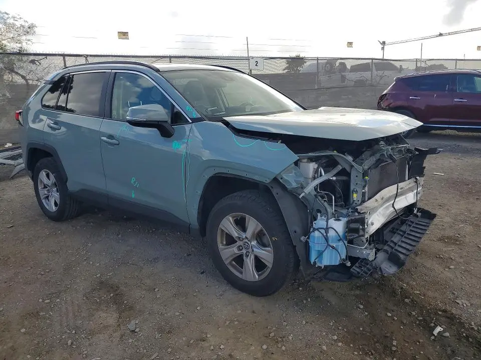 2019 TOYOTA RAV4 XLE  