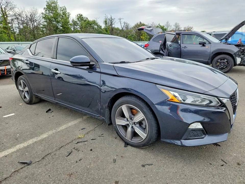 2022 NISSAN ALTIMA SV  