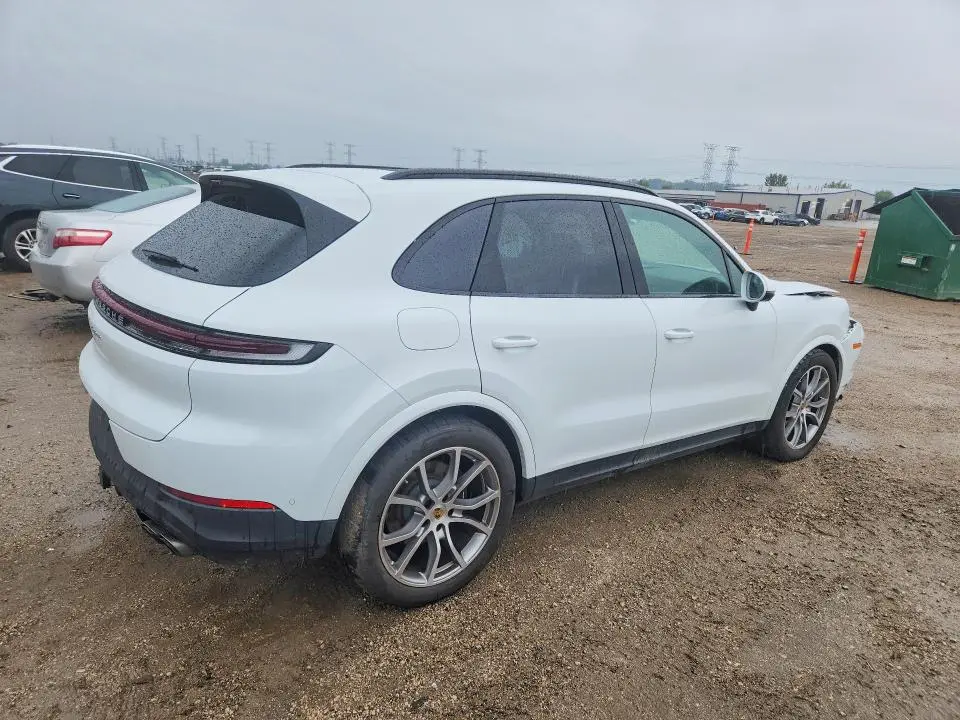 2024 PORSCHE CAYENNE   