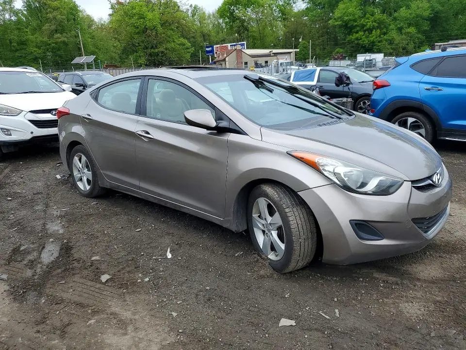 2011 HYUNDAI ELANTRA   