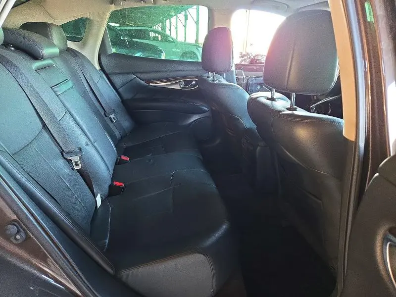 2017 INFINITI Q70 3.7  