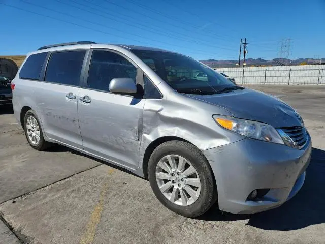 2015 TOYOTA SIENNA XLE  